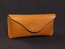 Load image into Gallery viewer, Vintage 1991 Ghurka Marley Hodgson GW140 Aviator Tan Saddle Leather Eyeglass Case
