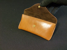 Load image into Gallery viewer, Vintage 1991 Ghurka Marley Hodgson GW140 Aviator Tan Saddle Leather Eyeglass Case
